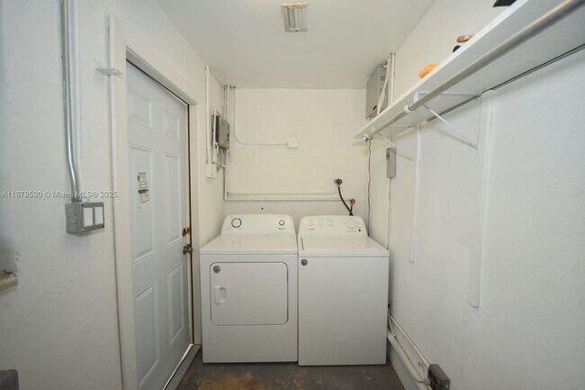 Building Photo - 18601 SW 97th Ct