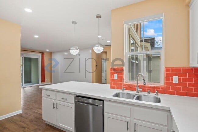 Building Photo - 1210 Coyote Creek Way