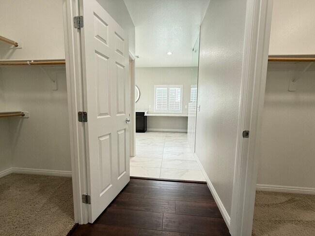 Building Photo - 132 Dunblane St