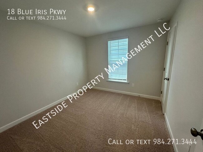 Building Photo - 18 Blue Iris Pkwy