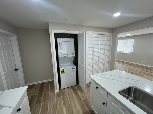 Building Photo - 4813 W 102nd St