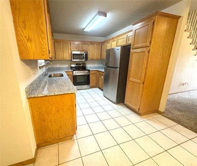 Building Photo - 2203 E Cinnamon Way
