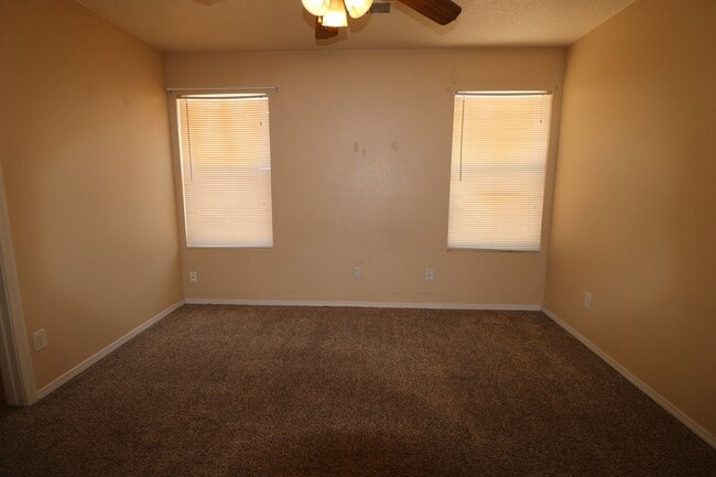 Building Photo - 3BR, 2BA, 2CG