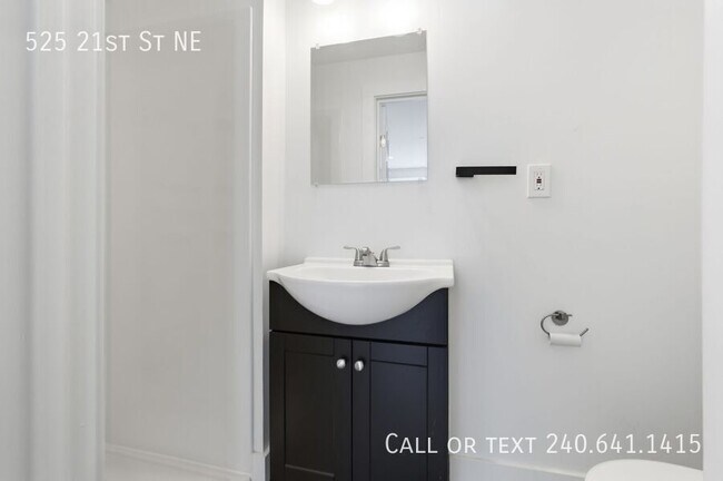 Building Photo - 525 21st St NE