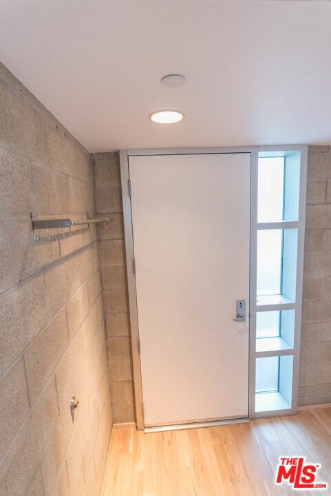 Building Photo - 717 Highland Ave