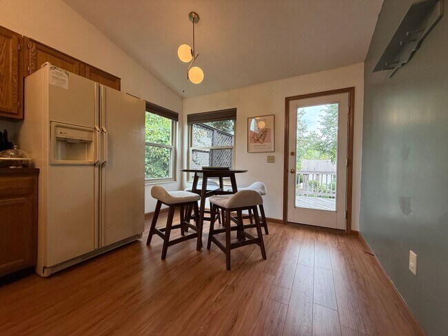 Building Photo - 9736 Flagstone Way