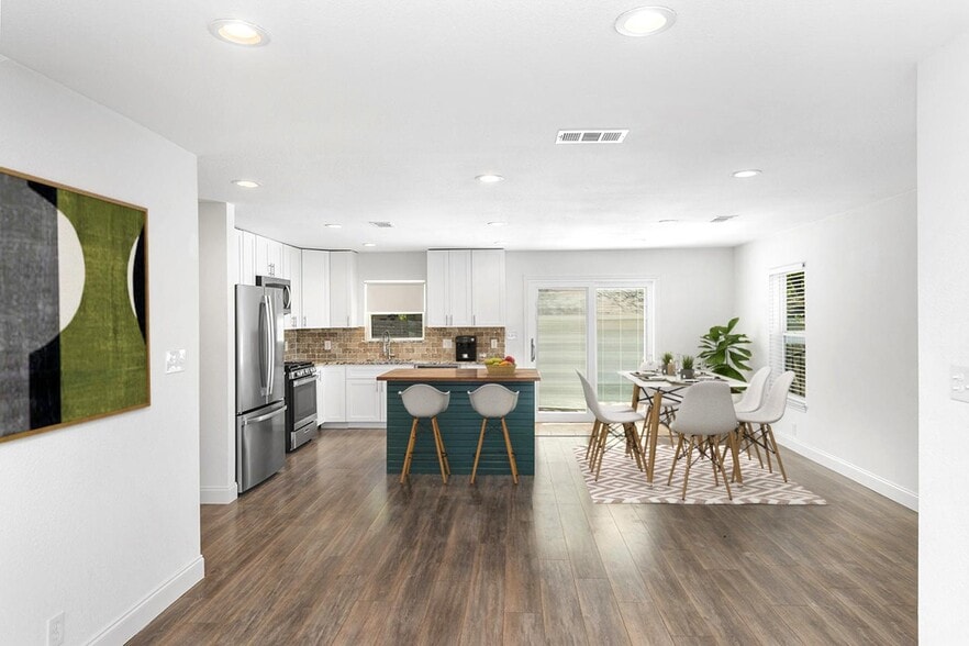 Building Photo - Light & modern Oak Cliff home by Martin Weiss Park