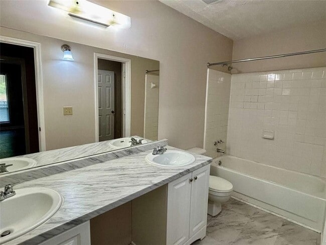 Building Photo - 3841 Woodridge Way