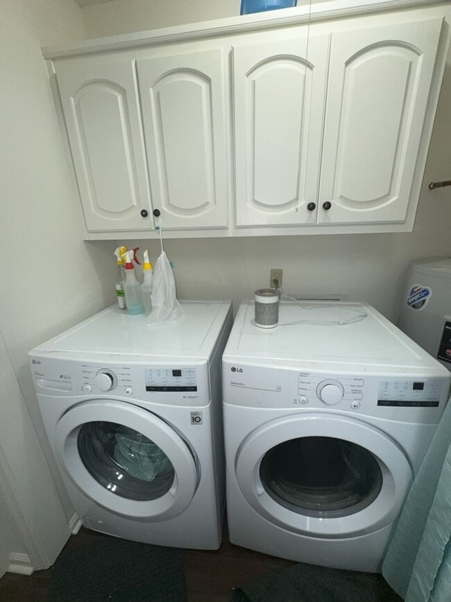 Building Photo - r1423a