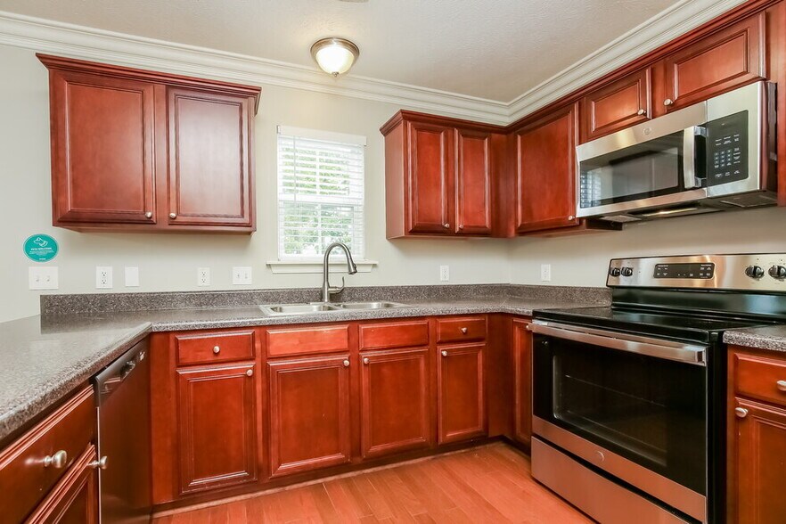 Building Photo - 8632 Lawson Dr