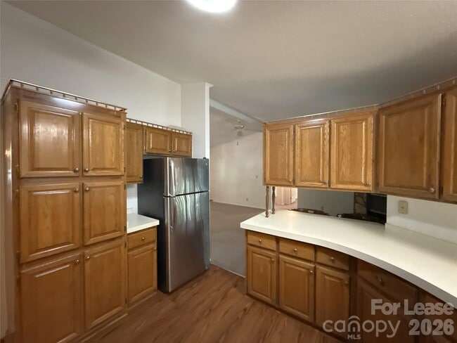 Building Photo - 2039 Vista Rd