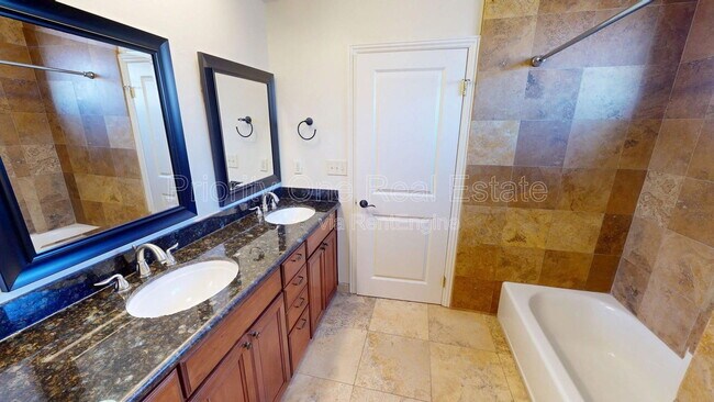 Building Photo - 2025 Cypress Ave.