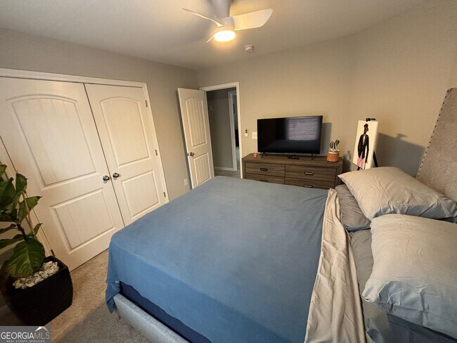 Building Photo - 518 Tulip Ln