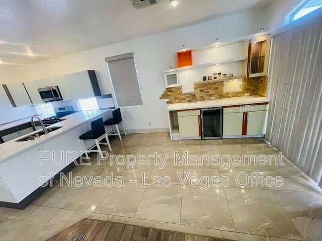 Building Photo - 9341 Lugo St