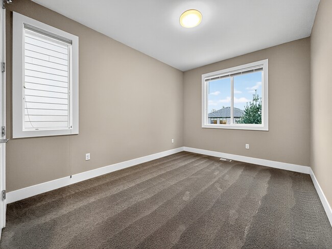 Building Photo - 2821 Garden Ave N