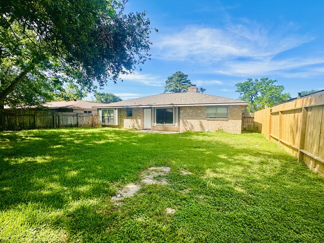 Building Photo - 7711 Water Park Ln