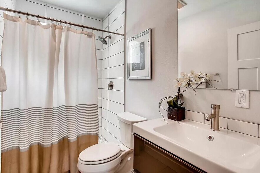 Building Photo - Great Location!!!!