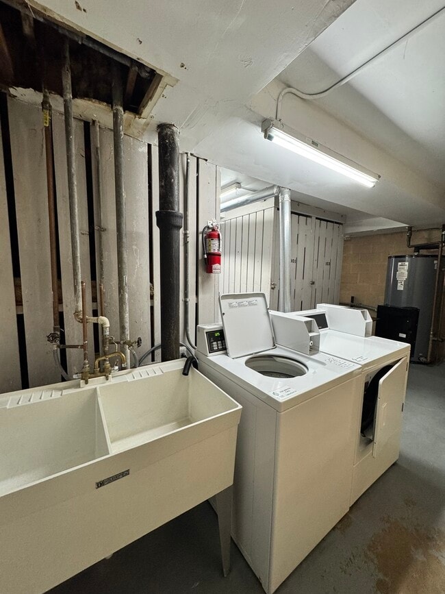 Building Photo - 1970 Cherry Ln