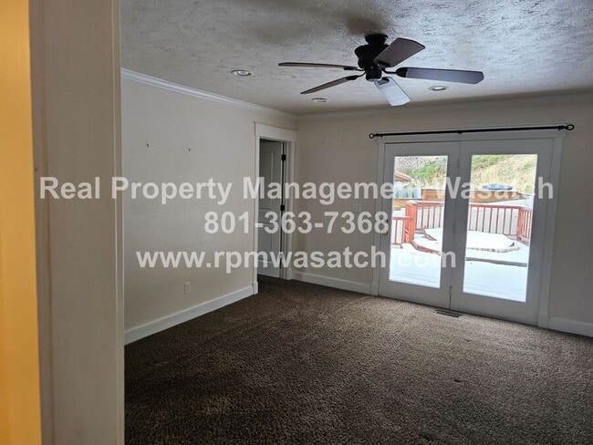 Building Photo - 985 Northcliffe Dr N