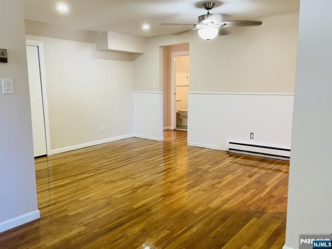 Building Photo - 411 Elm St