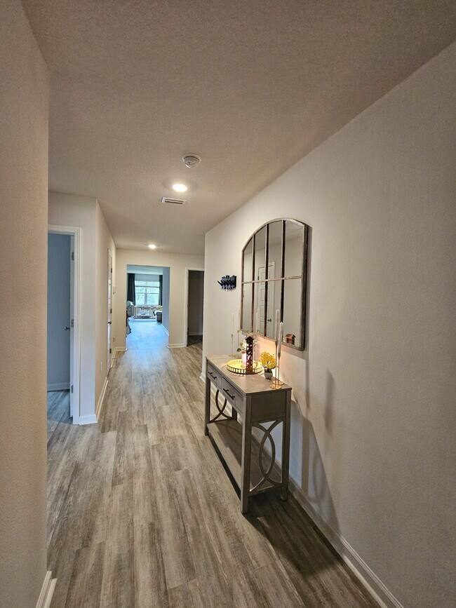 Building Photo - "Experience Comfort and Style in this 4-Bed Oasis with Granite Elegance"