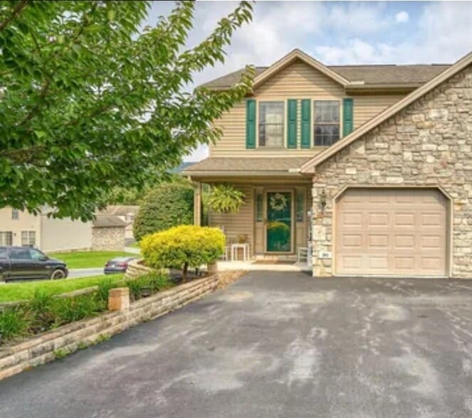 Primary Photo - 202 Fawn Ct
