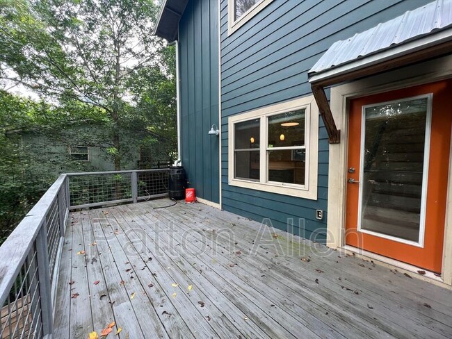 Building Photo - 103 Deaver St