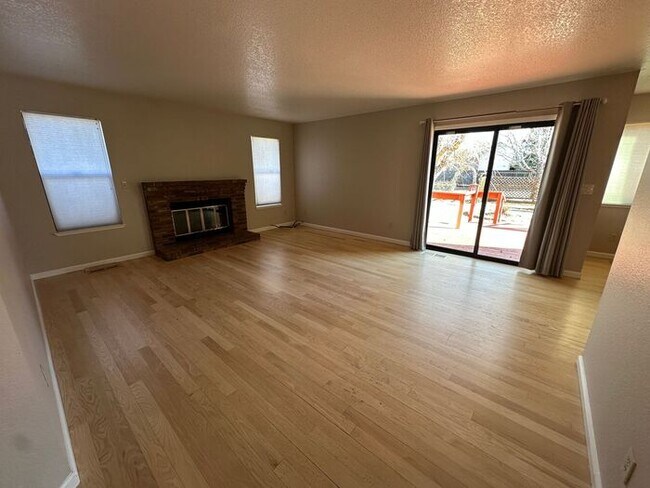 Building Photo - 285 Lemming Dr