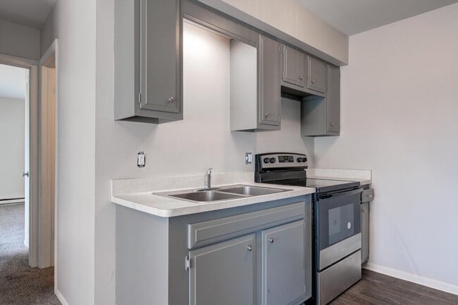Building Photo - 305 Maple Ave