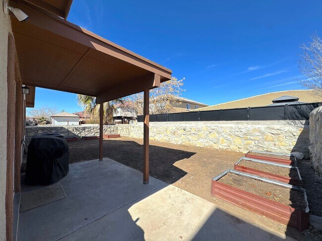 Building Photo - East El Paso 4 bed Refrig A/C close to Park!