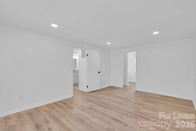 Building Photo - 7404 Shadowlake Dr