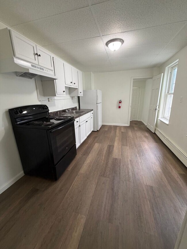 Building Photo - Renovated 4-Bedroom Home with Private Backyard – Section 8 Applicants Accepted