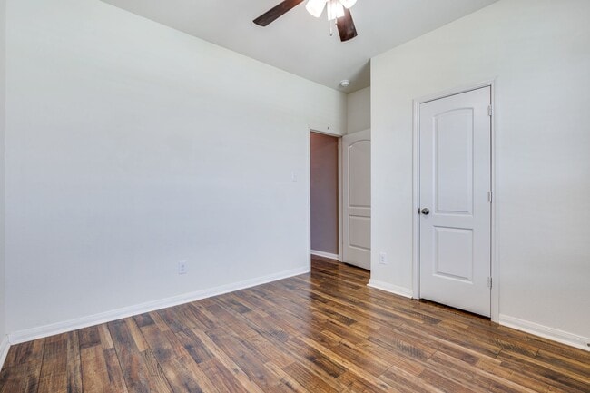 Building Photo - 3015 Watercrest Dr