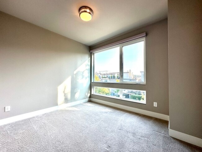 Building Photo - 2Bd/2.5Ba Kirkland Townhouse