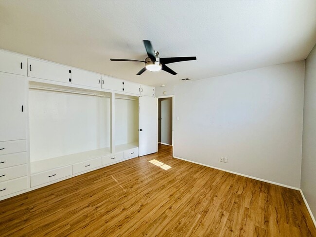 Building Photo - Classic McNeil Estates Ranch-style home-ALL UTILITIES, POOL AND LANDSCAPING INCLUDED WITH RENT!