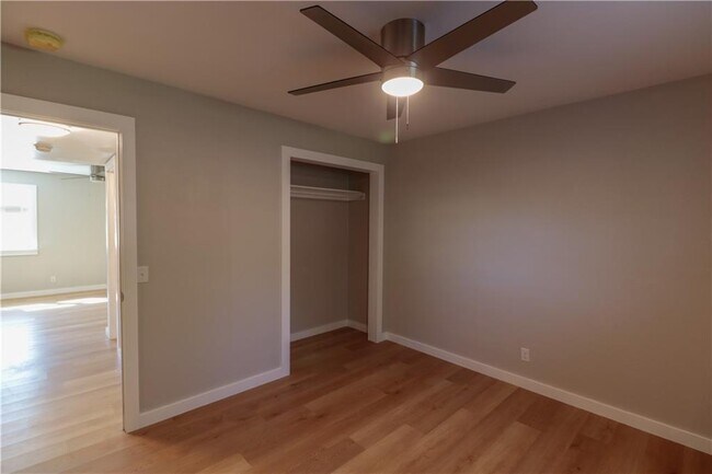 Building Photo - 811 N Pleasant St