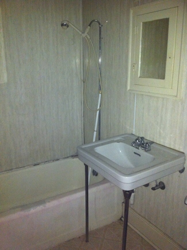 Building Photo - 160 20th St NE