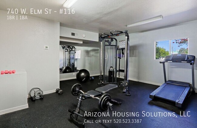 Building Photo - 740 W Elm St
