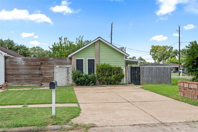 Building Photo - 5035 Reno Dr