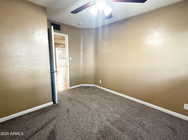 Building Photo - 348 E 8th Dr