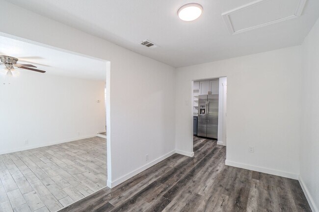 Building Photo - 2515 Yeager St