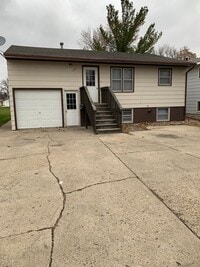 Building Photo - 1517 Aberdeen Homes