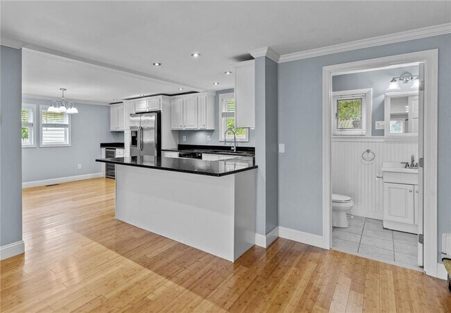 Building Photo - 10 Cooke Pl