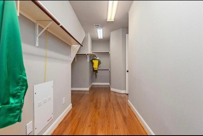 Building Photo - 2207 Bayou Cove Ln