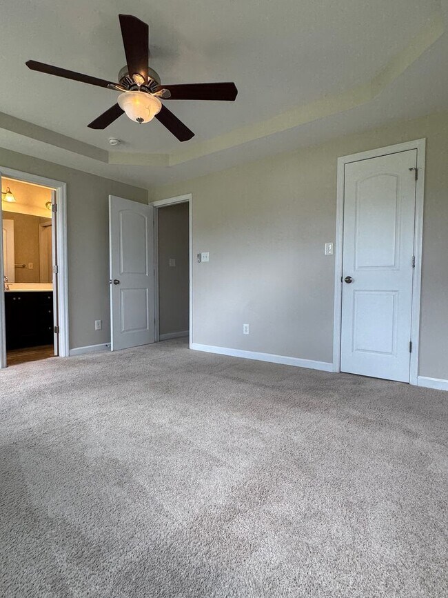 Building Photo - Sensational in Sagewood!