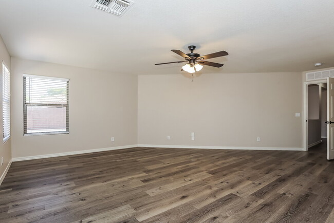 Building Photo - 11462 E Quarry Ave