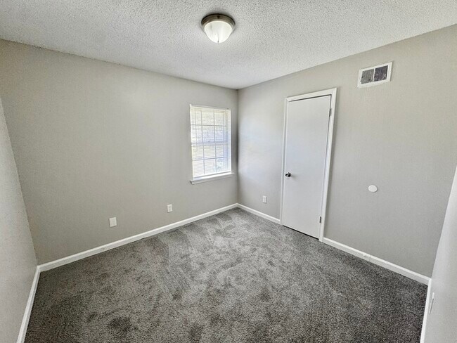 Building Photo - 5378 Beaverton Cove