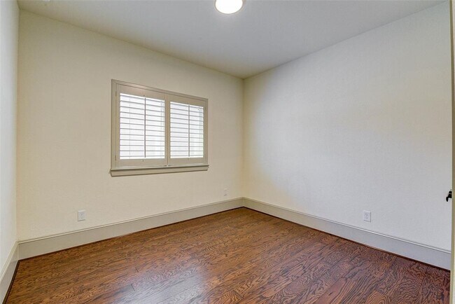 Building Photo - 5710 Brancott Way