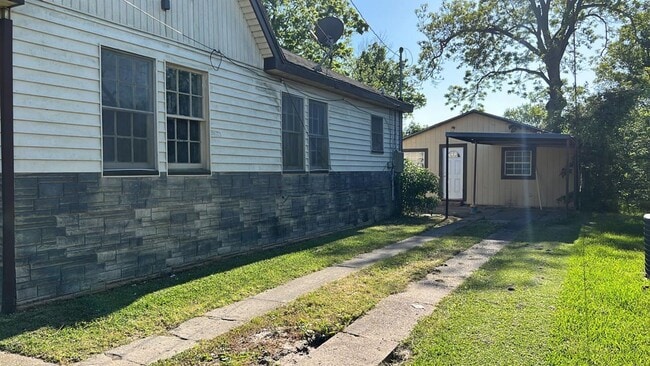 Building Photo - 3220 Shannon Ave