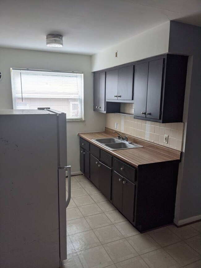 Building Photo - 1011 Winfield Ave